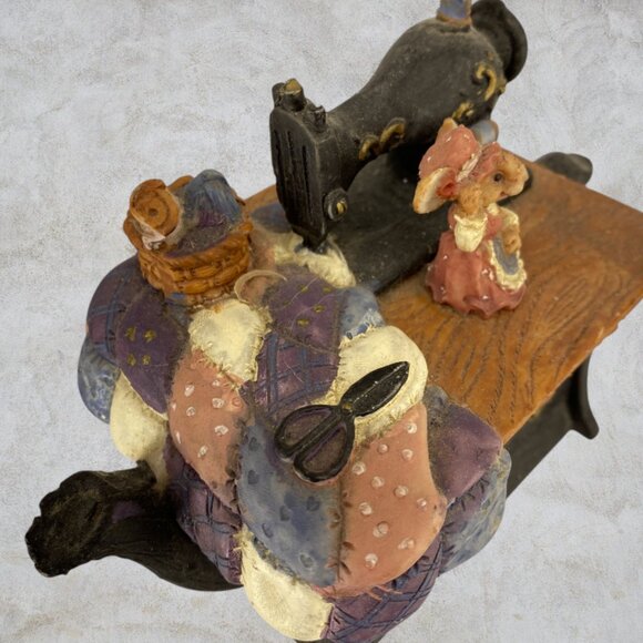 SAN FRANCISCO COMPANY -- Sewing Machine Music Box, Quilting Material, Winds Up - Picture 8 of 12